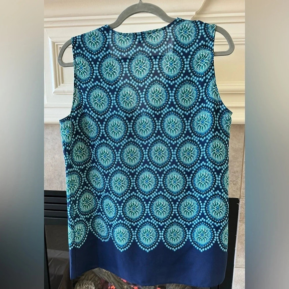 Rose & Olive Blue design w/A-Line Sleeveless
Design Women's Blouse Size Small - Picture 2 of 5